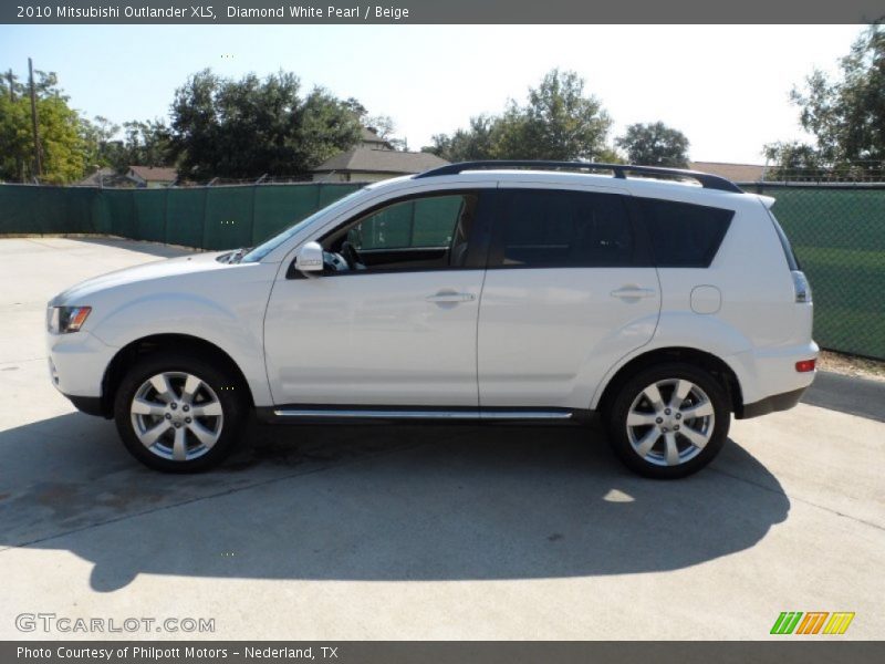 Diamond White Pearl / Beige 2010 Mitsubishi Outlander XLS