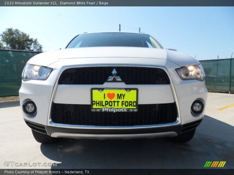 Diamond White Pearl / Beige 2010 Mitsubishi Outlander XLS