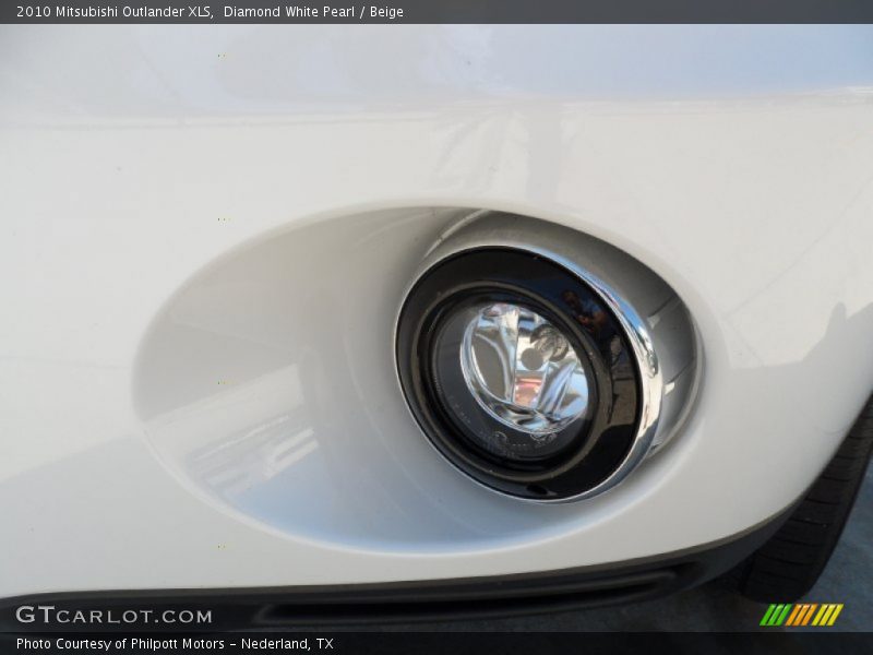 Diamond White Pearl / Beige 2010 Mitsubishi Outlander XLS