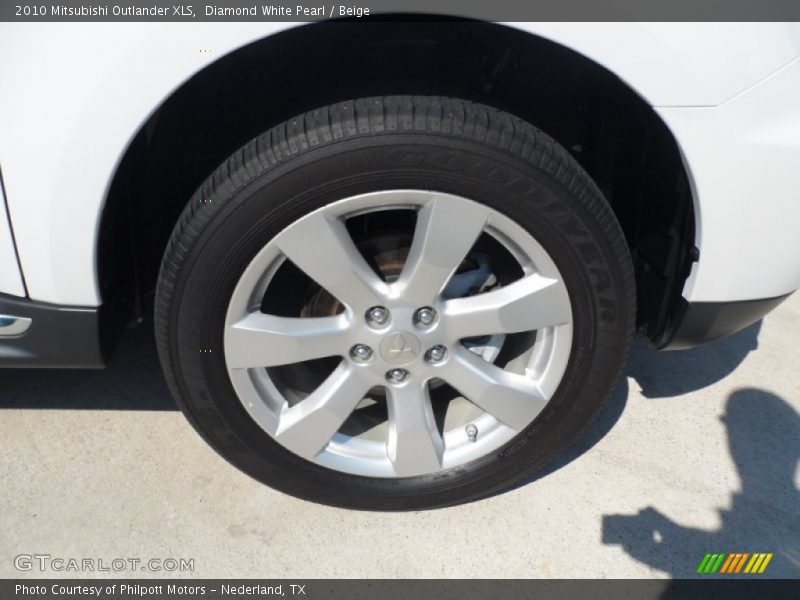 Diamond White Pearl / Beige 2010 Mitsubishi Outlander XLS