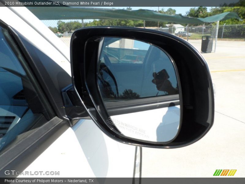 Diamond White Pearl / Beige 2010 Mitsubishi Outlander XLS