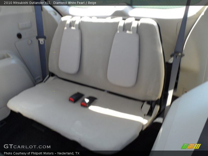 Diamond White Pearl / Beige 2010 Mitsubishi Outlander XLS