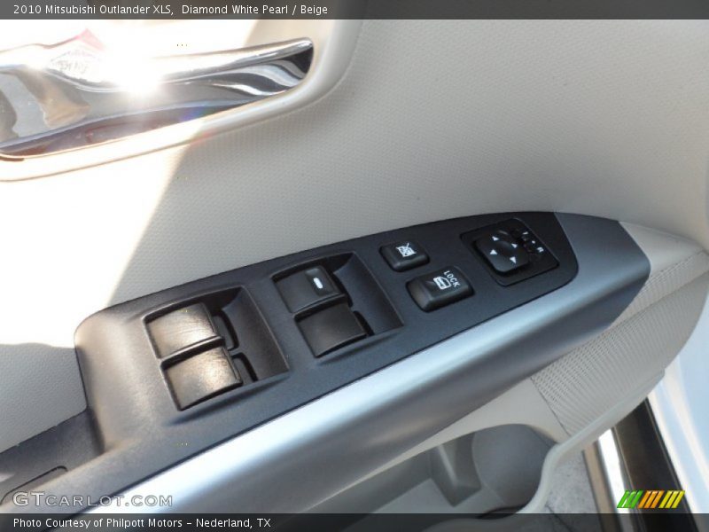 Diamond White Pearl / Beige 2010 Mitsubishi Outlander XLS