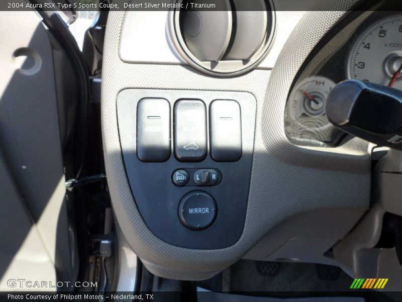 Controls of 2004 RSX Type S Sports Coupe