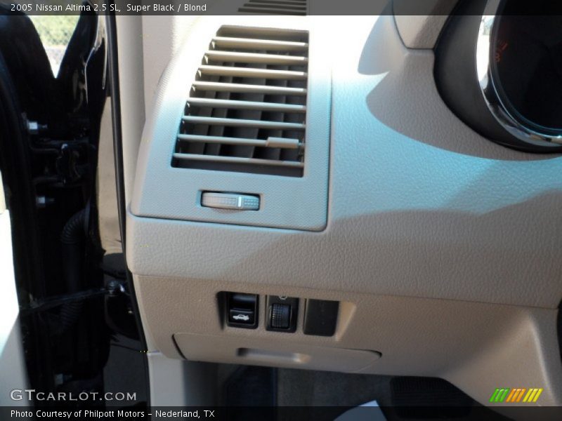 Super Black / Blond 2005 Nissan Altima 2.5 SL
