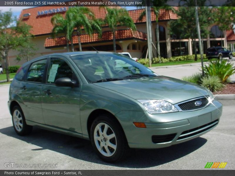 Light Tundra Metallic / Dark Flint/Light Flint 2005 Ford Focus ZX5 SE Hatchback