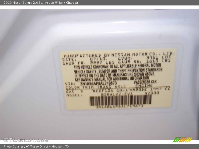 Aspen White / Charcoal 2010 Nissan Sentra 2.0 SL