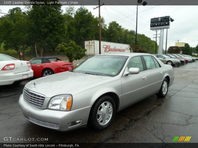 Light Platinum / Shale 2005 Cadillac DeVille Sedan
