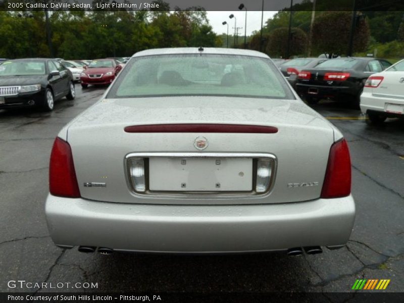 Light Platinum / Shale 2005 Cadillac DeVille Sedan