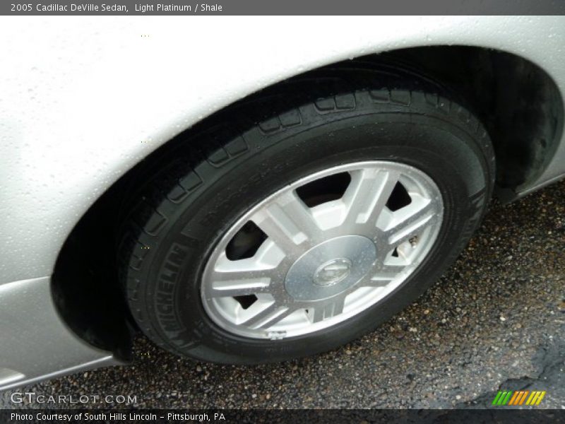 Light Platinum / Shale 2005 Cadillac DeVille Sedan