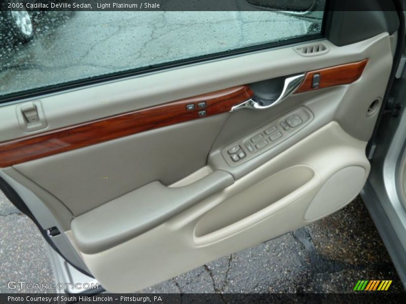 Light Platinum / Shale 2005 Cadillac DeVille Sedan