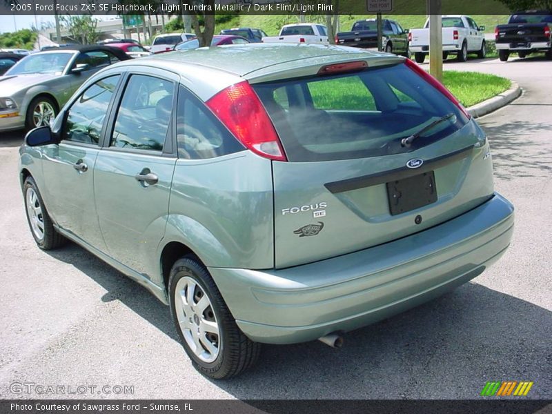 Light Tundra Metallic / Dark Flint/Light Flint 2005 Ford Focus ZX5 SE Hatchback