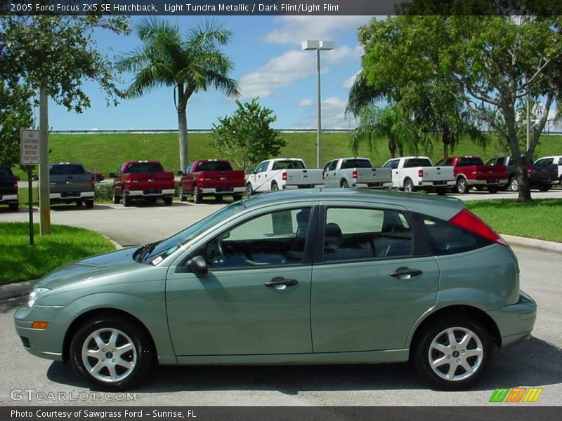 Light Tundra Metallic / Dark Flint/Light Flint 2005 Ford Focus ZX5 SE Hatchback