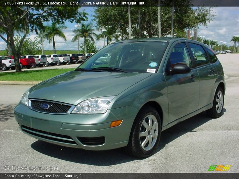 Light Tundra Metallic / Dark Flint/Light Flint 2005 Ford Focus ZX5 SE Hatchback