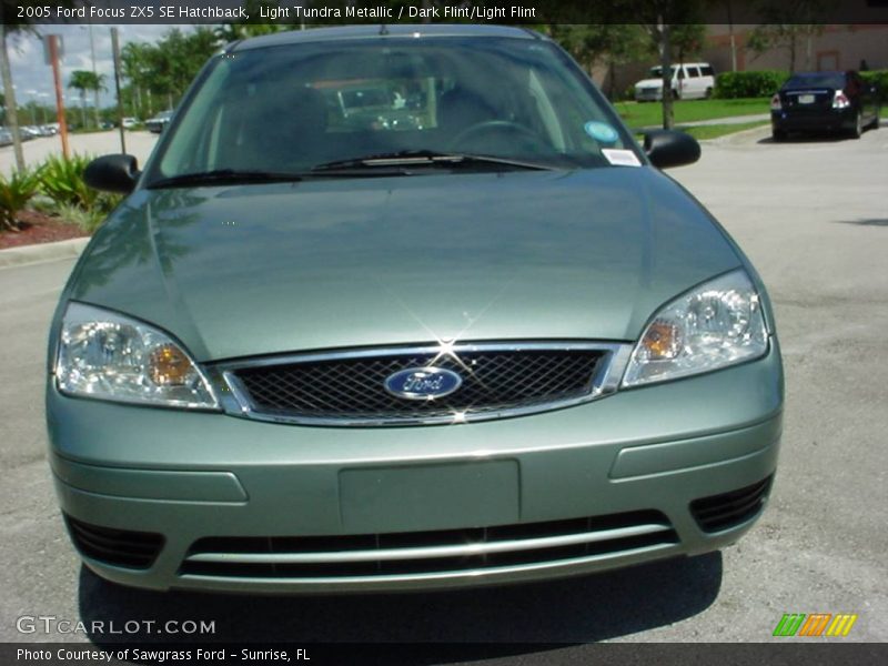 Light Tundra Metallic / Dark Flint/Light Flint 2005 Ford Focus ZX5 SE Hatchback