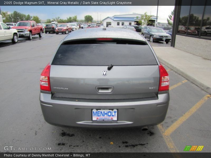 Mineral Gray Metallic / Dark Slate Gray/Light Graystone 2005 Dodge Magnum SXT