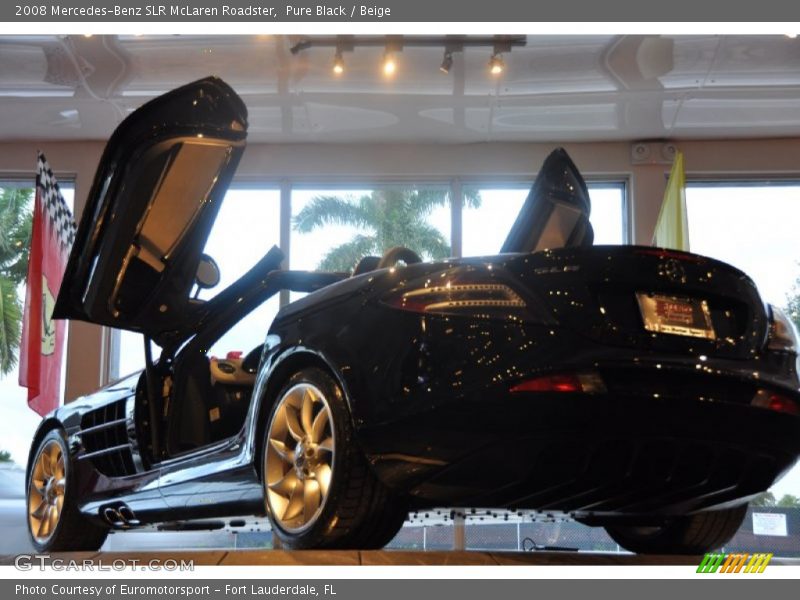 Pure Black / Beige 2008 Mercedes-Benz SLR McLaren Roadster