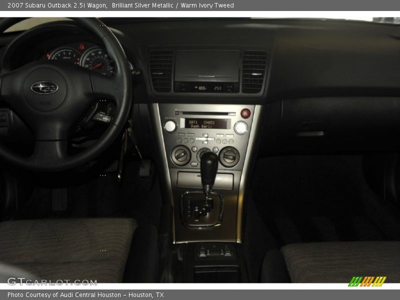 Brilliant Silver Metallic / Warm Ivory Tweed 2007 Subaru Outback 2.5i Wagon