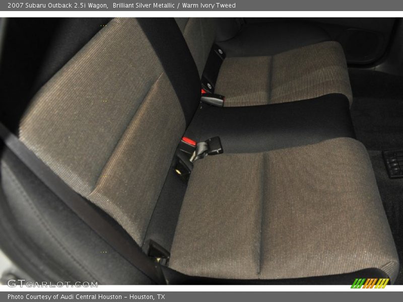 Brilliant Silver Metallic / Warm Ivory Tweed 2007 Subaru Outback 2.5i Wagon