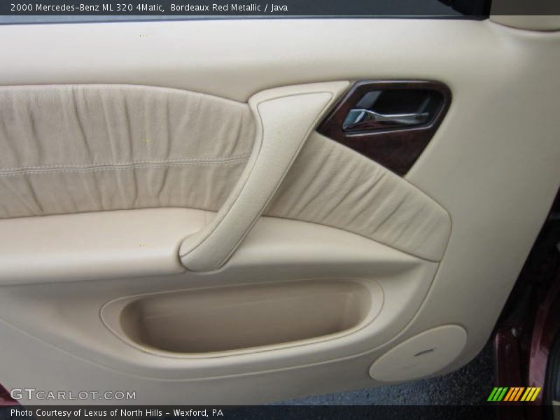 Bordeaux Red Metallic / Java 2000 Mercedes-Benz ML 320 4Matic
