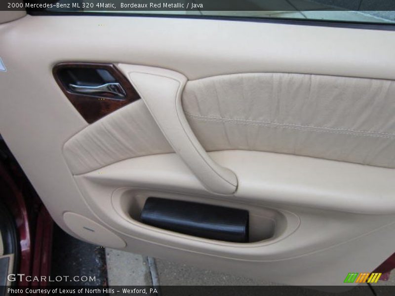 Bordeaux Red Metallic / Java 2000 Mercedes-Benz ML 320 4Matic