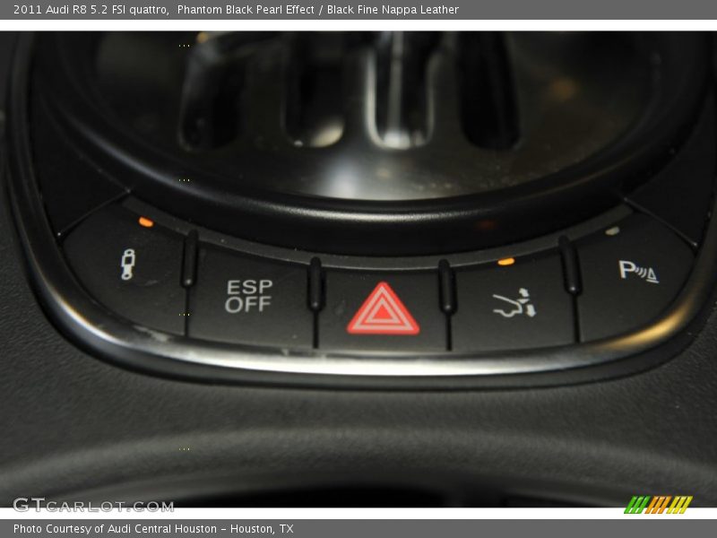 Controls of 2011 R8 5.2 FSI quattro