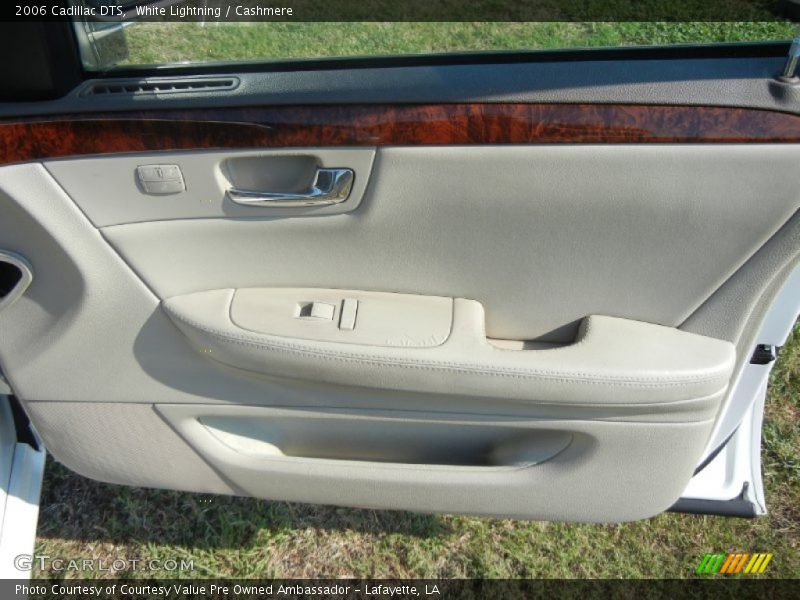 White Lightning / Cashmere 2006 Cadillac DTS
