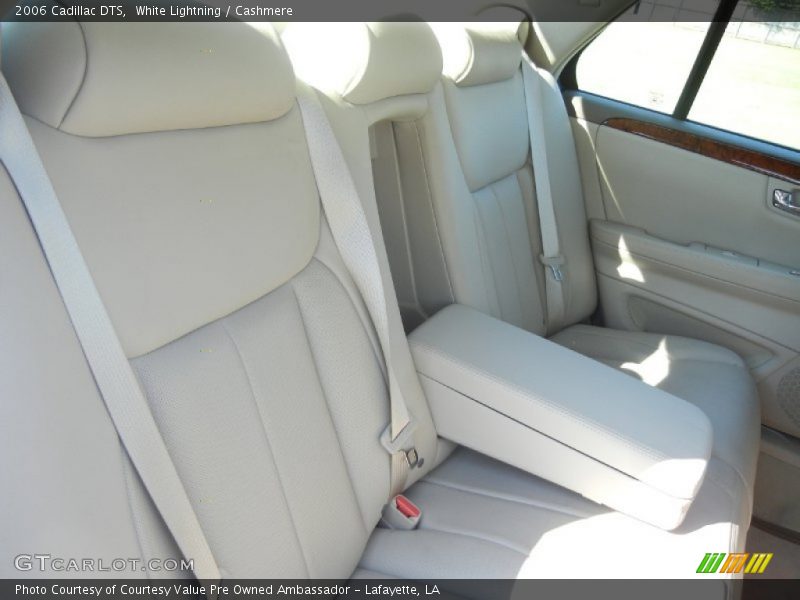 White Lightning / Cashmere 2006 Cadillac DTS