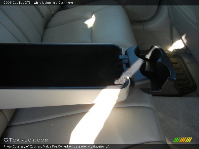 White Lightning / Cashmere 2006 Cadillac DTS