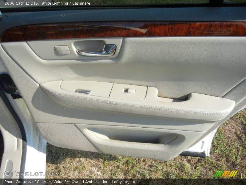White Lightning / Cashmere 2006 Cadillac DTS