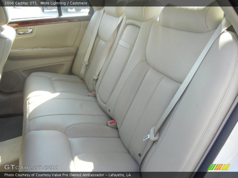 White Lightning / Cashmere 2006 Cadillac DTS