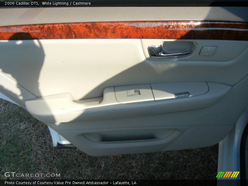White Lightning / Cashmere 2006 Cadillac DTS