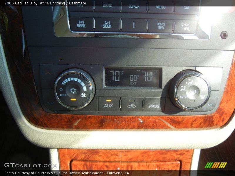 White Lightning / Cashmere 2006 Cadillac DTS