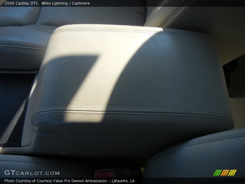 White Lightning / Cashmere 2006 Cadillac DTS