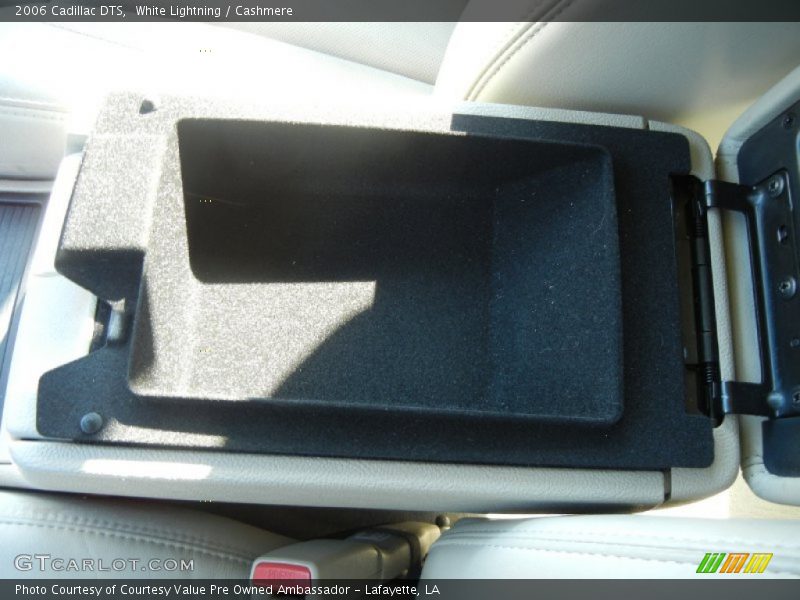 White Lightning / Cashmere 2006 Cadillac DTS