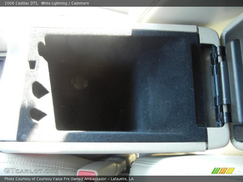 White Lightning / Cashmere 2006 Cadillac DTS