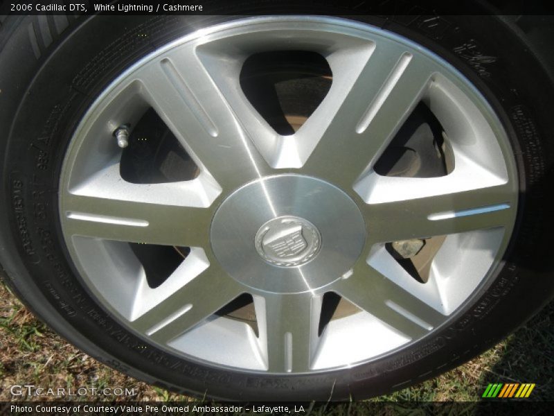 White Lightning / Cashmere 2006 Cadillac DTS