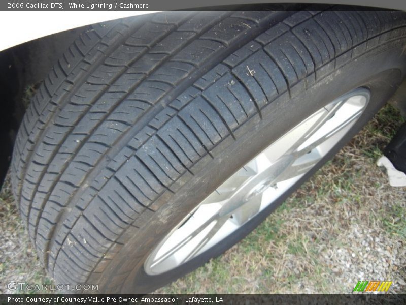 White Lightning / Cashmere 2006 Cadillac DTS