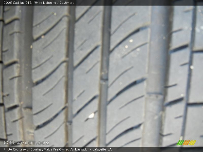 White Lightning / Cashmere 2006 Cadillac DTS