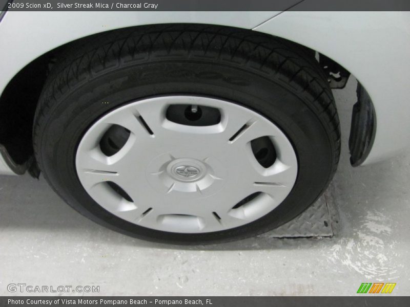 Silver Streak Mica / Charcoal Gray 2009 Scion xD