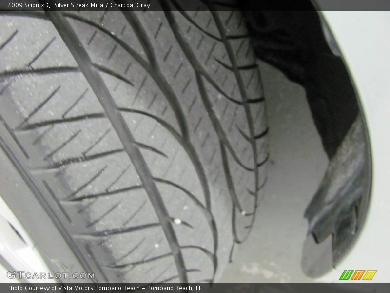 Silver Streak Mica / Charcoal Gray 2009 Scion xD