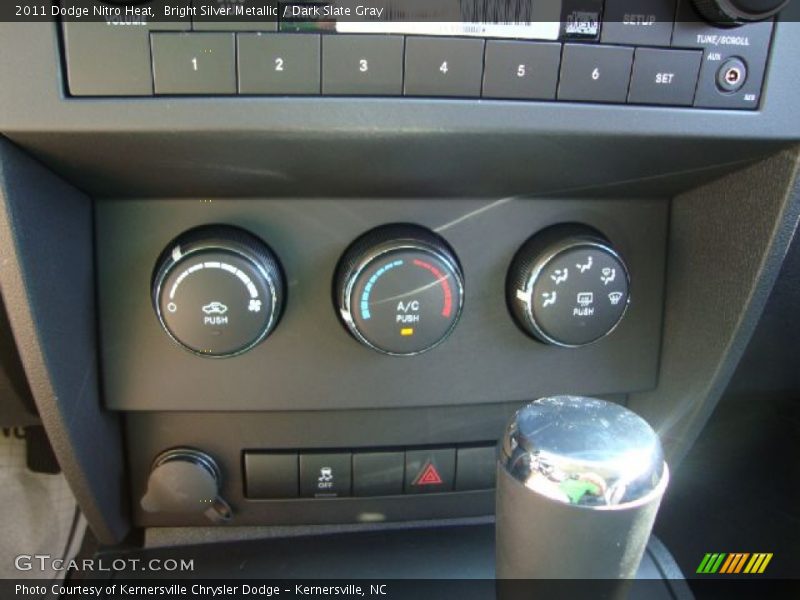 Bright Silver Metallic / Dark Slate Gray 2011 Dodge Nitro Heat