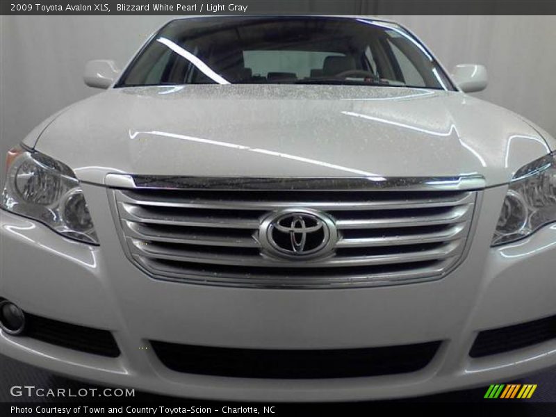 Blizzard White Pearl / Light Gray 2009 Toyota Avalon XLS