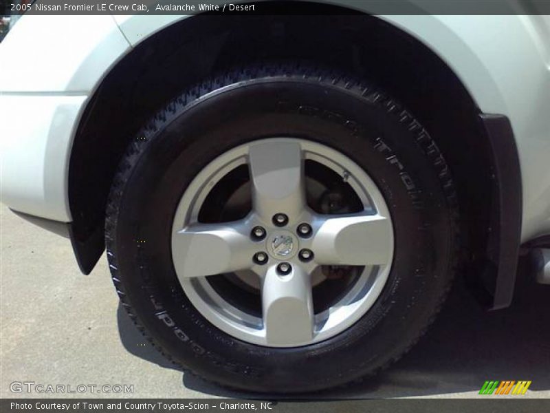 Avalanche White / Desert 2005 Nissan Frontier LE Crew Cab