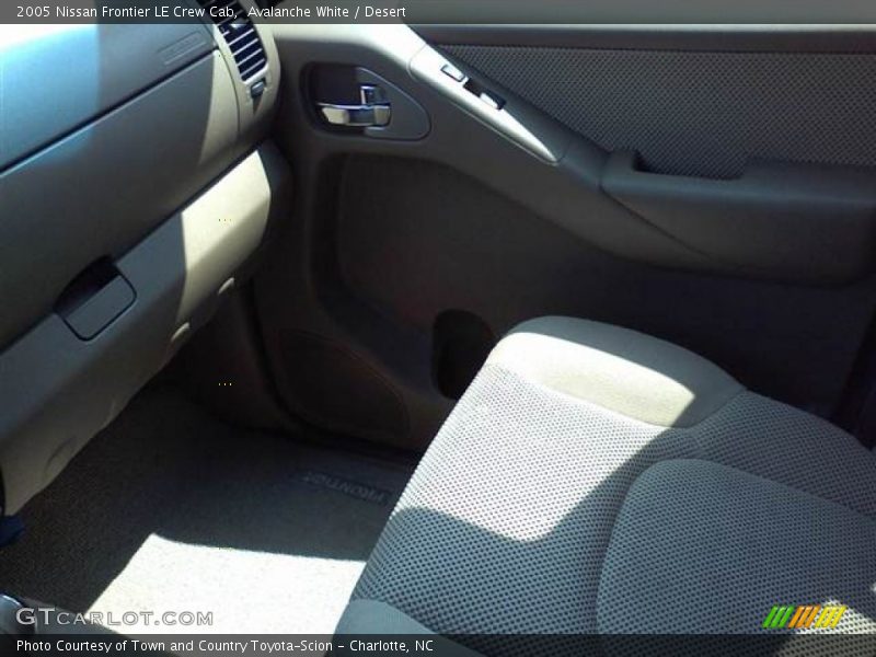 Avalanche White / Desert 2005 Nissan Frontier LE Crew Cab