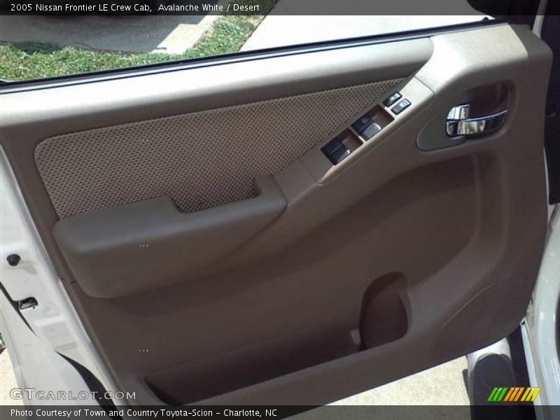 Avalanche White / Desert 2005 Nissan Frontier LE Crew Cab