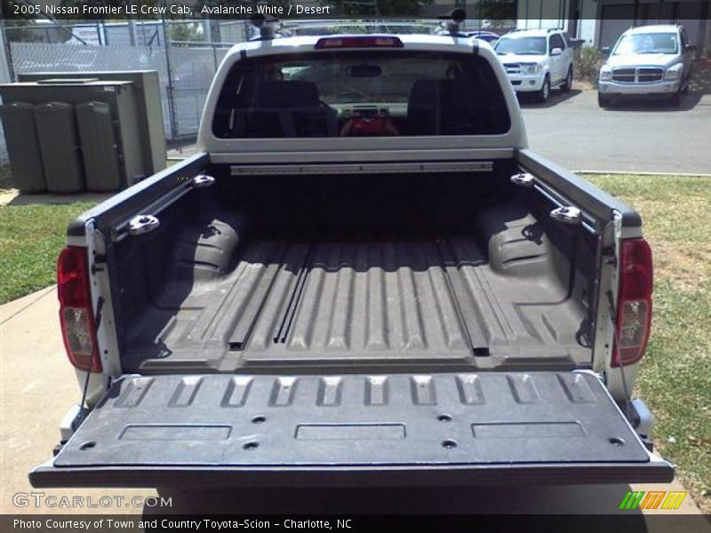 Avalanche White / Desert 2005 Nissan Frontier LE Crew Cab