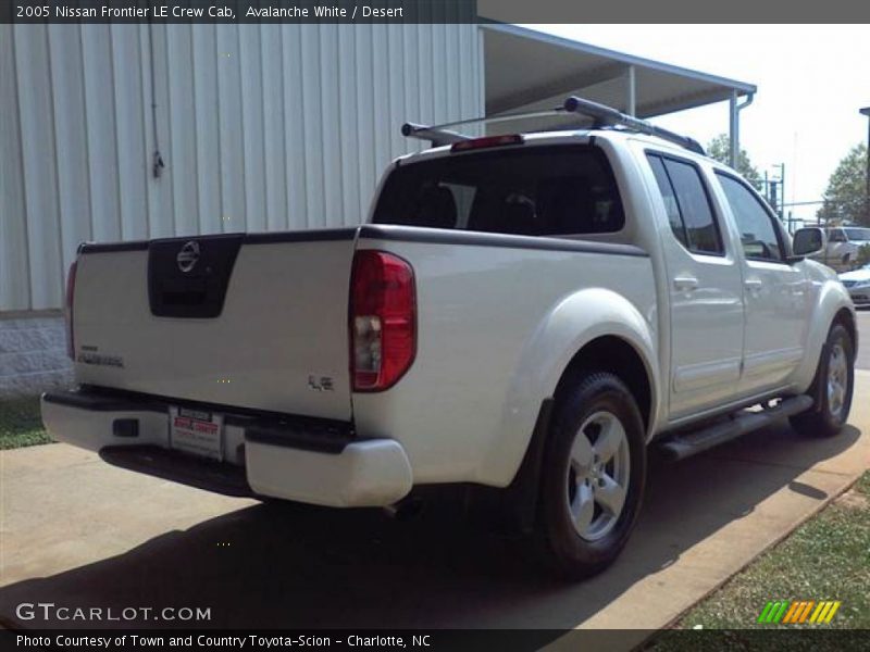 Avalanche White / Desert 2005 Nissan Frontier LE Crew Cab