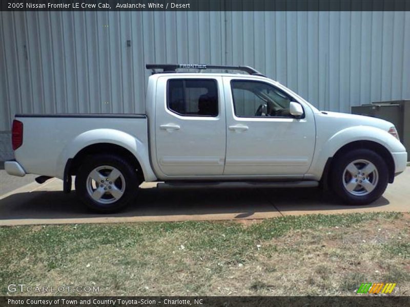 Avalanche White / Desert 2005 Nissan Frontier LE Crew Cab