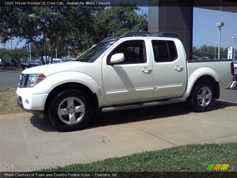 Avalanche White / Desert 2005 Nissan Frontier LE Crew Cab